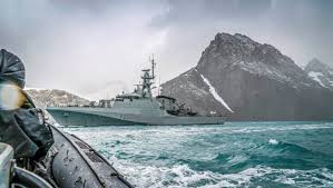 Un buque de guerra británico navega aguas argentinas sin aviso