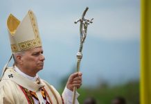 Llegó al país el nuevo nuncio apostólico expectativa por el Papa Leon