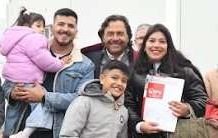Gobernador Sáenz entregó 138 viviendas en Capital