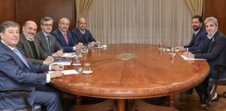 El Gobierno se reúne con la UIA en medio de la caída de la actividad industrial y pedidos de alivio