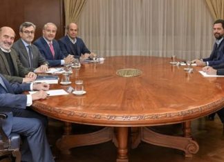 El Gobierno se reúne con la UIA en medio de la caída de la actividad industrial y pedidos de alivio