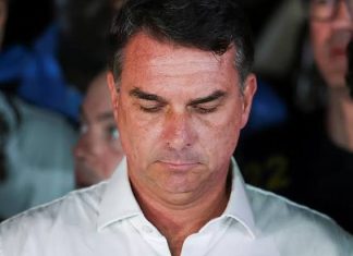 Flávio Bolsonaro huyo por Argentina rumbo a Estados Unidos